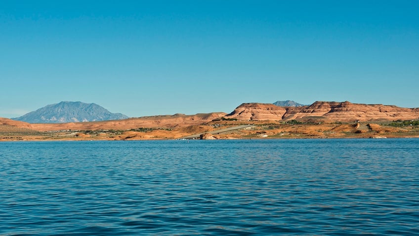 ohio man 36 dies after jumping off cliff at lake powell in utah