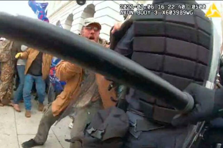 ohio man sentenced to nearly 5 years in prison for attacks on police during capitol riot