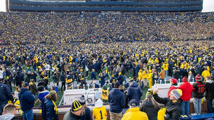 ohio state athletic director gets into argument with michigan staffer on sideline