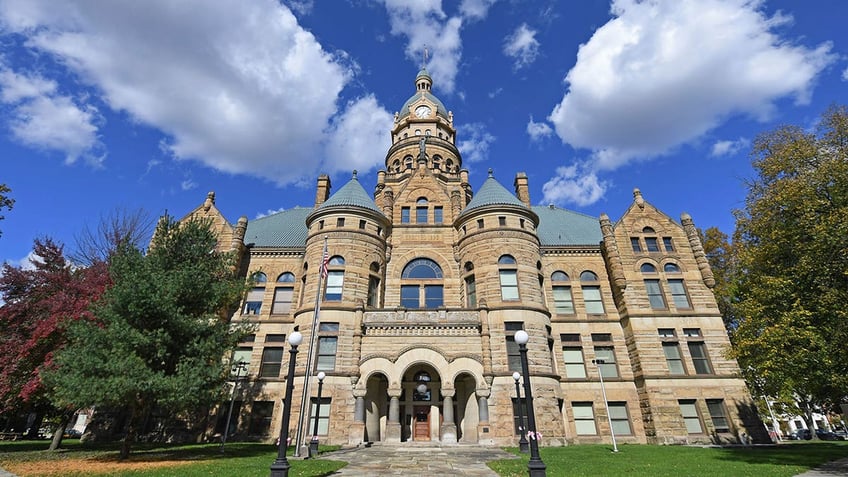 Trumbull County Courthouse