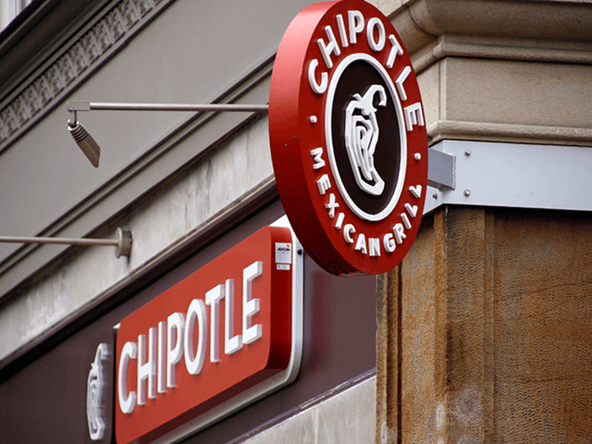 ohio woman who hurled chipotle bowl at cashier sentenced to work at fast food restaurant