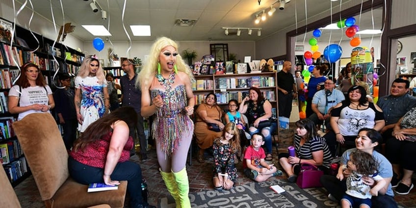 ohio youth center sponsors program to teach kids how to be drag queens the fundamentals of drag