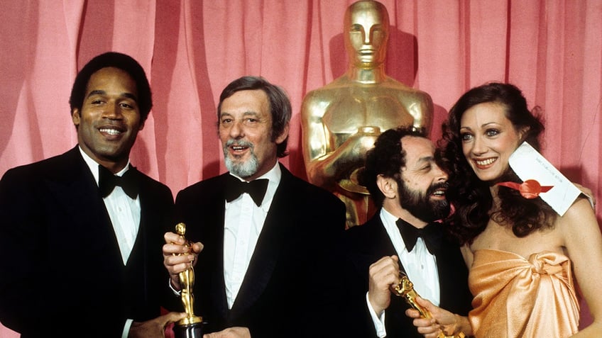 Actor OJ Simpson wears black tuxedo to Oscars in 1976.