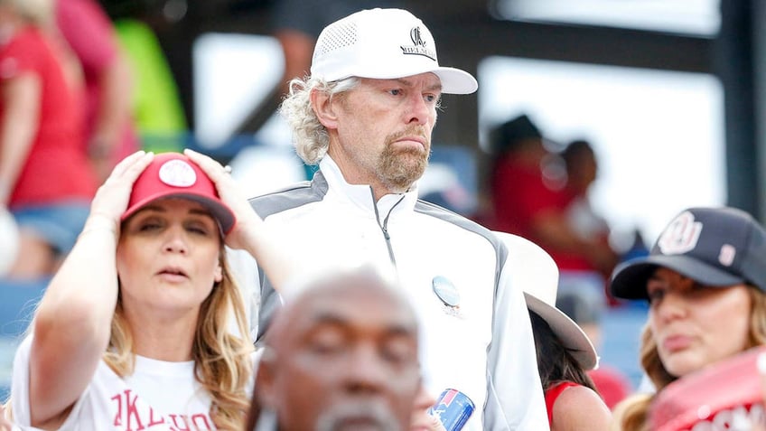 Toby Keith at softball game