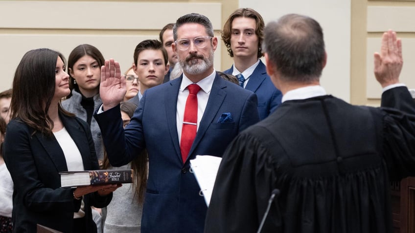 Dusty Deevers taking oath of office