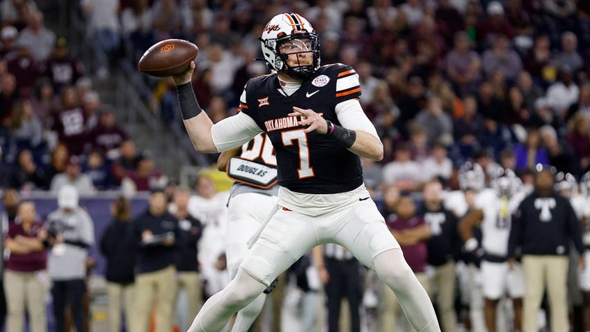 Alan Bowman prepares to throw