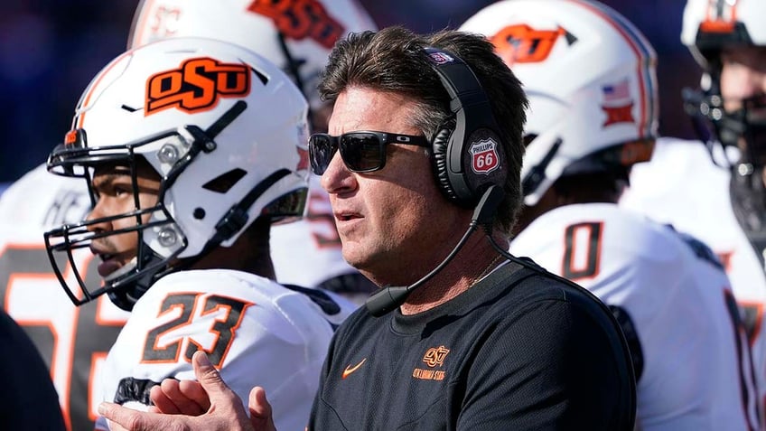 Mike Gundy on the sidelines