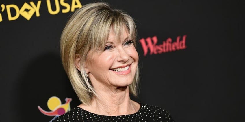 olivia newton johns daughter chloe is suffering from extreme memory loss since moms death