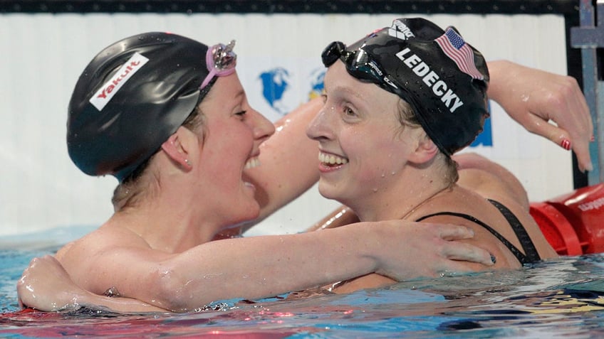 Missy Franklin hugs Katie Ledecky