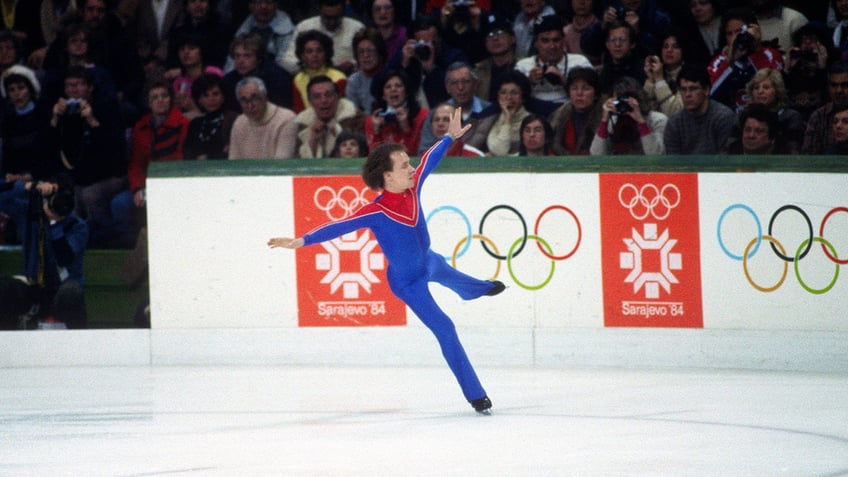 Scott Hamilton competes