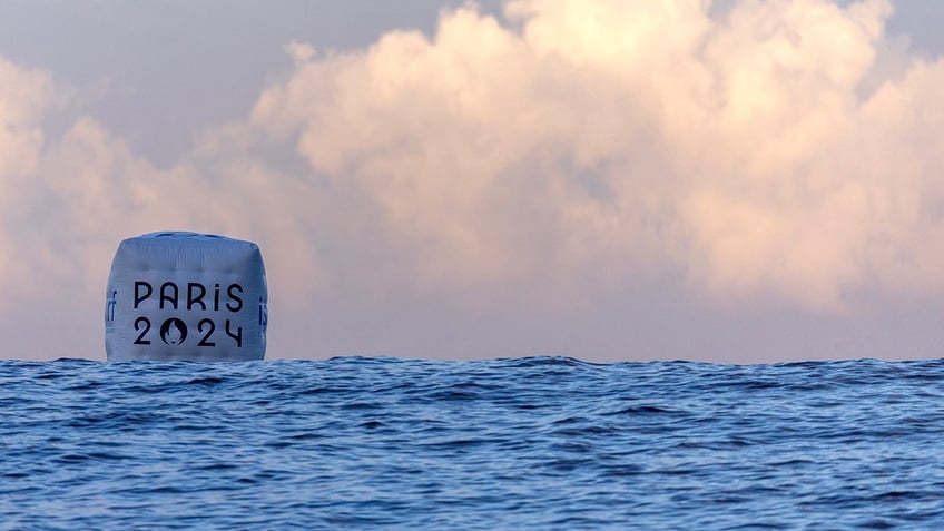 Paris logo in water