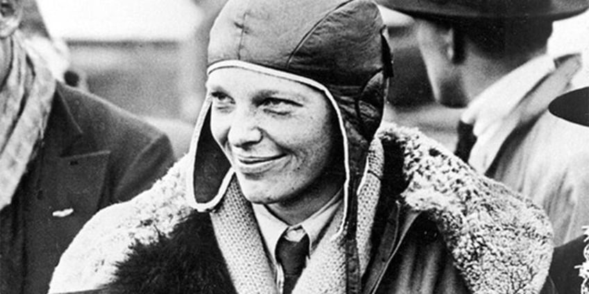 on this day in history august 24 1932 amelia earhart becomes first woman to fly solo coast to coast
