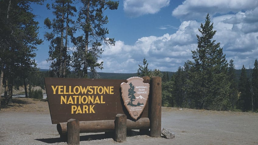 Yellowstone National Park sign