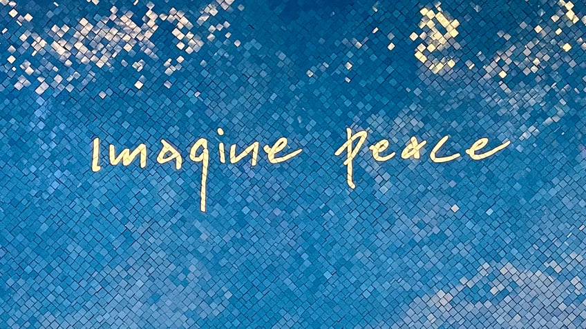 on this day in history december 8 1980 beatles founder and music icon john lennon murdered in nyc