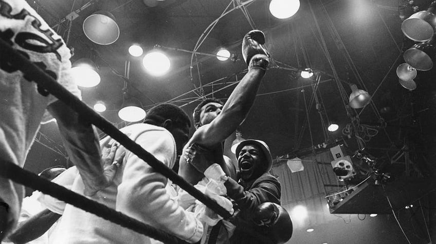 cassius clay wins fight