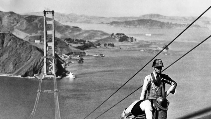 Building of Golden Gate Bridge