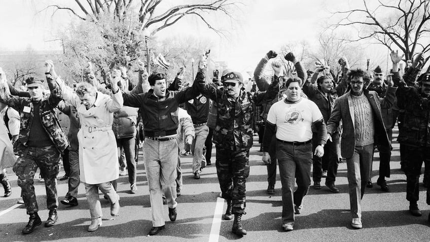 on this day in history november 13 1982 vietnam veterans memorial is dedicated in washington dc