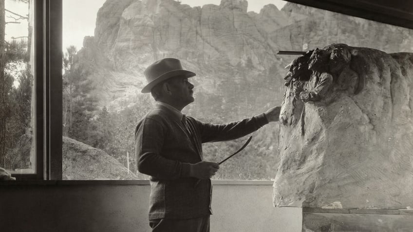 on this day in history october 4 1927 mount rushmores moment of creation begins in south dakota