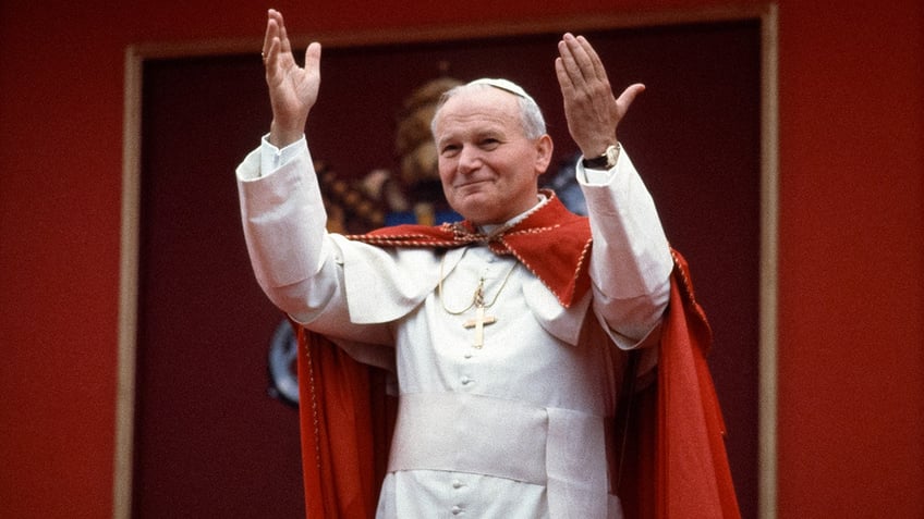 on this day in history september 10 1987 pope john paul ii arrives in miami is warmly welcomed by reagans