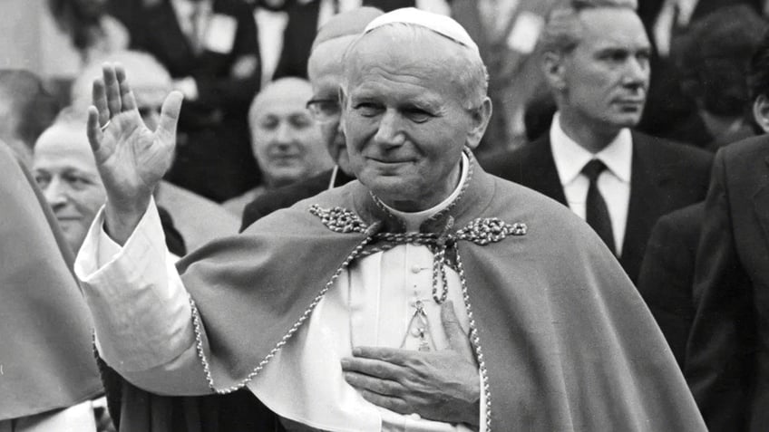 on this day in history september 10 1987 pope john paul ii arrives in miami is warmly welcomed by reagans