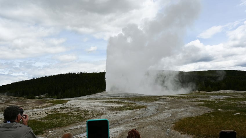 on this day in history september 18 1870 old faithful geyser in wyoming is documented and named