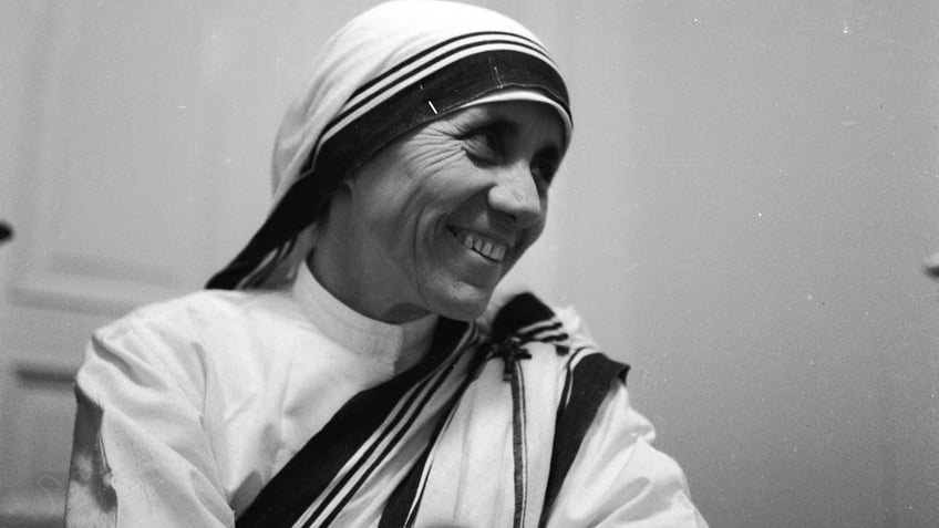 on this day in history september 4 2016 mother teresa is canonized generous dispenser of divine mercy