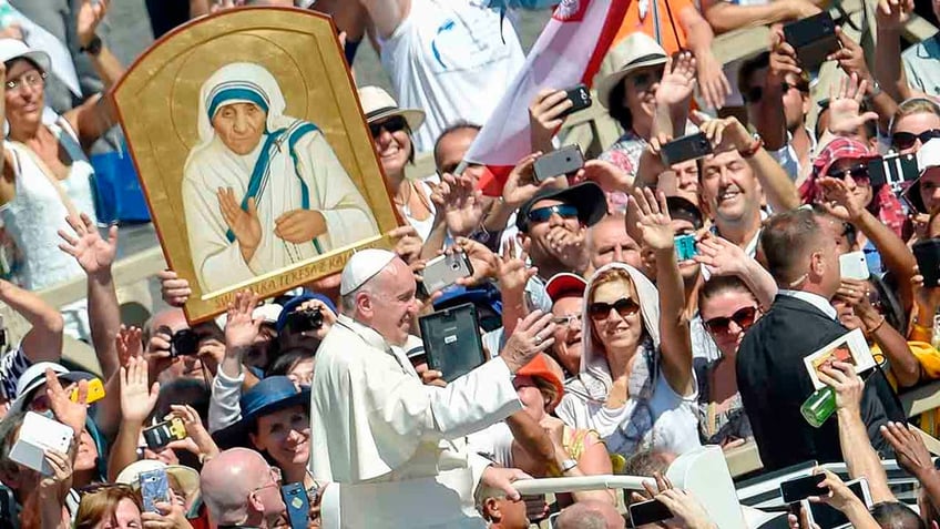 on this day in history september 4 2016 mother teresa is canonized generous dispenser of divine mercy