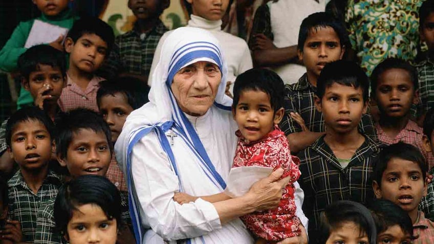 on this day in history september 4 2016 mother teresa is canonized generous dispenser of divine mercy