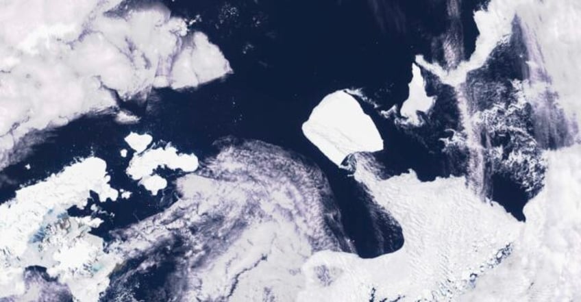 one of worlds largest icebergs drifting beyond antarctic waters after it was grounded for 3 decades