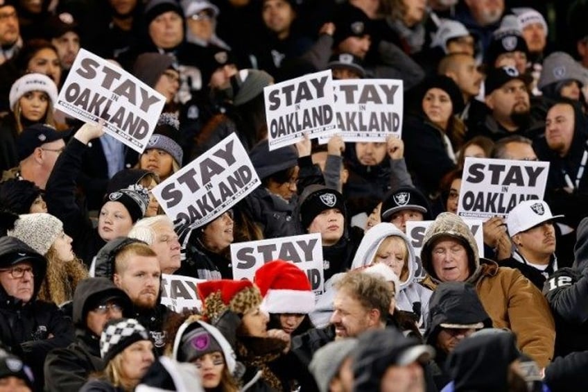 one step closer oakland raiders file for las vegas raiders trademark