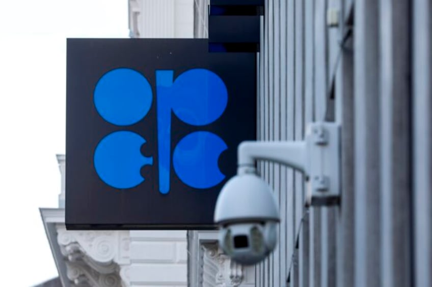 opec suppliers struggle to agree on cuts to oil production even as prices tumble