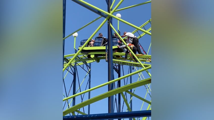 operators at washington state fair forced to manually push roller coaster after it breaks down in midair