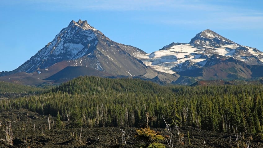 oregon college student falls to his death after climbing mountain