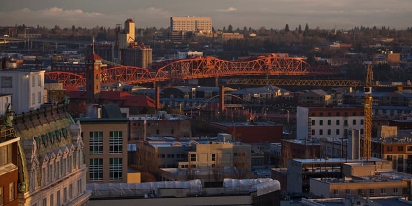 oregon county lost 1 billion in 2020 as residents fled crime homelessness its like portland died