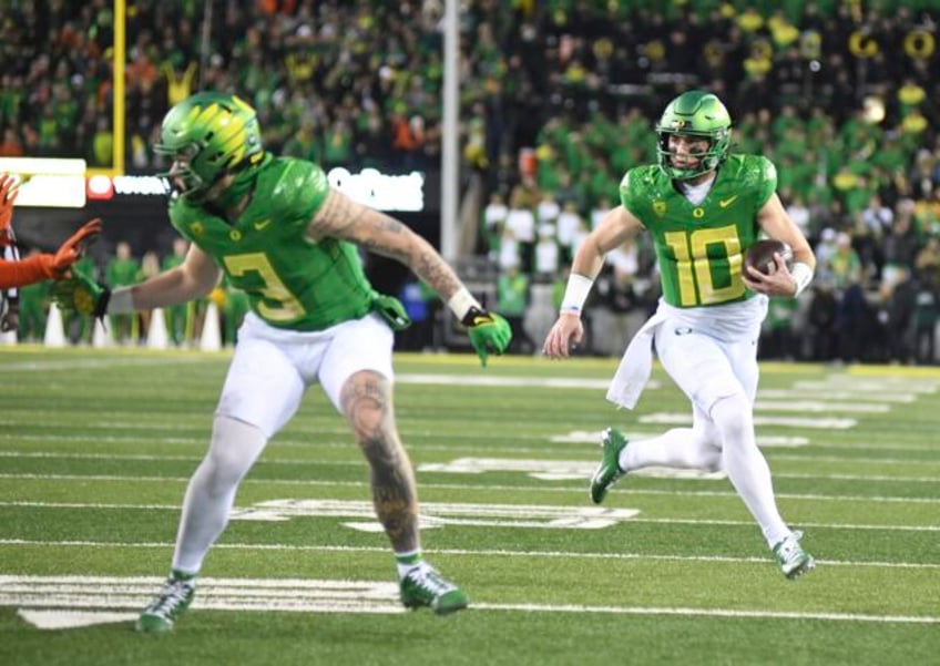 oregon defeats oregon state 31 7 for a spot in the pac 12 title game as rivalry ends for now