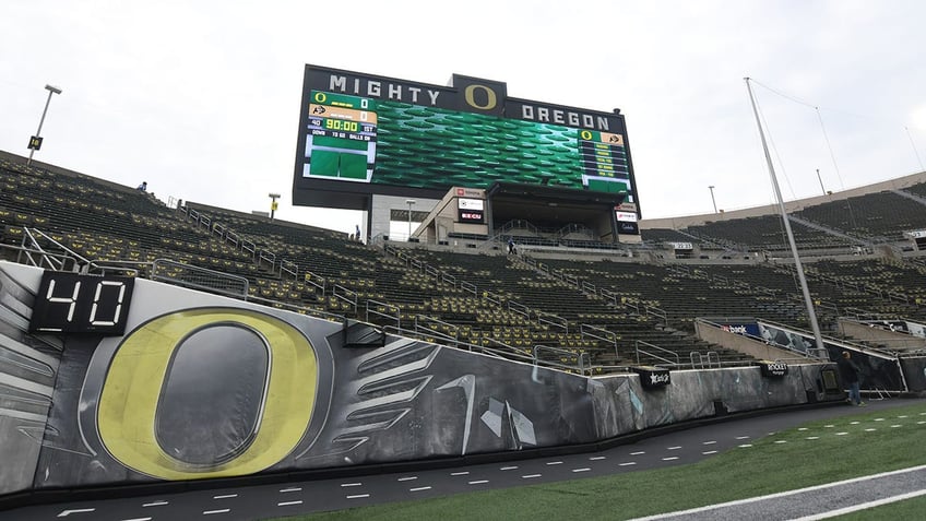 oregon female athletes file title ix lawsuit against school citing unfair treatment