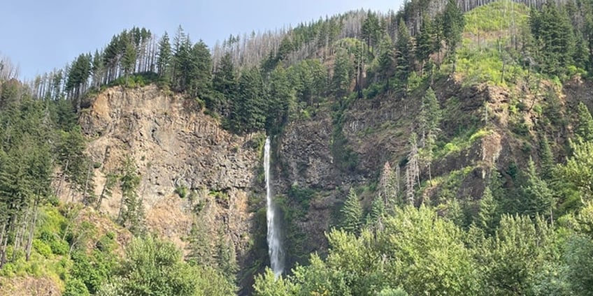 oregon sheriff warns of fake 100 bills tossed over multnomah falls after hikers reportedly risk their lives