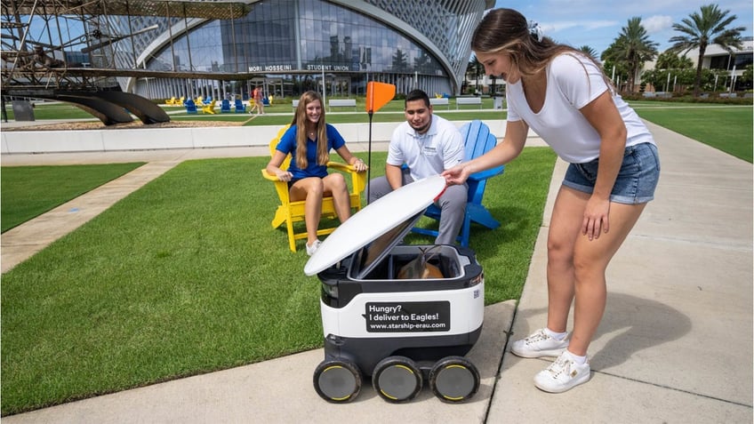 oregon state university warns students to avoid all robots amid bomb threat with starship delivery robots