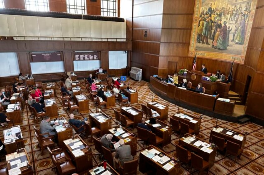 oregon supreme court to decide if gop senators who boycotted legislature can run for reelection