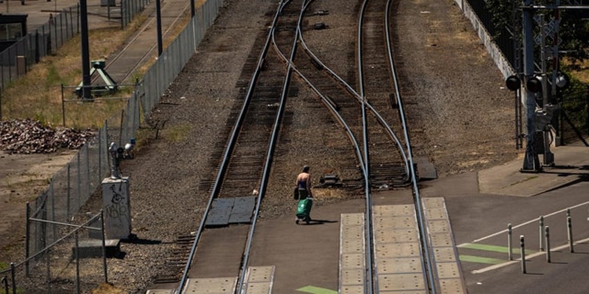 oregon train crash leaves 3 dead 1 airlifted to hospital tragic and unfortunate