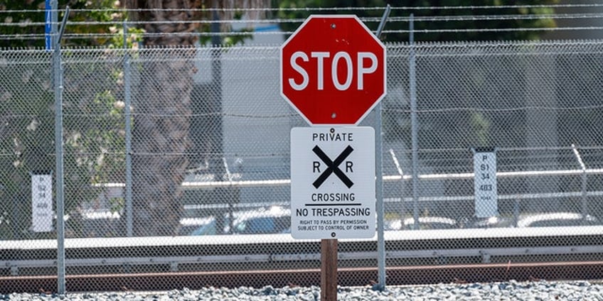 oregon train crash leaves 3 dead 1 airlifted to hospital tragic and unfortunate