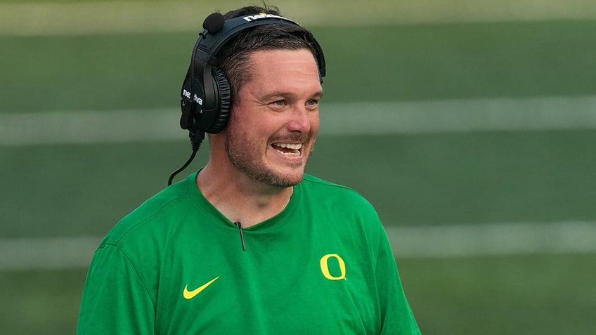 oregons dan lanning has no regrets over colorado jab says wasnt aimed at current team or deion sanders