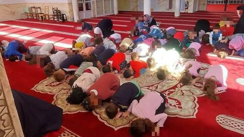 outrage as kindergarten takes christian children to mosque to kneel and praise allah