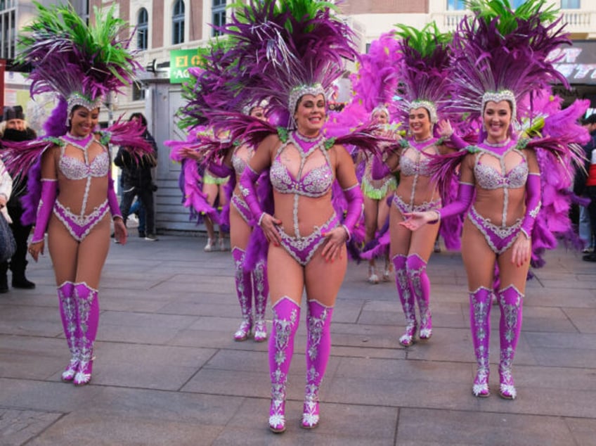 MADRID, SPAIN - 2023/01/18: Several women dressed in carnival costumes dance during the pa