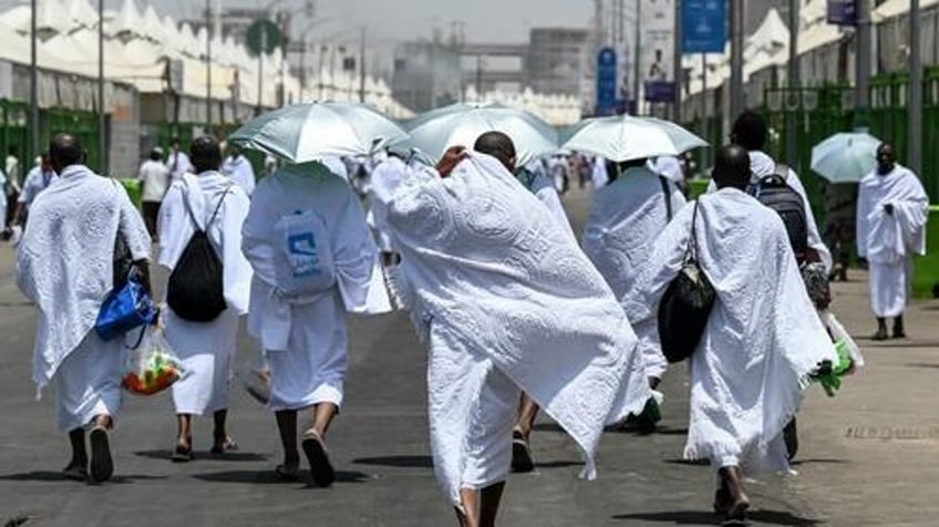 oven like conditions result in over 1000 deaths during hajj in saudi arabia