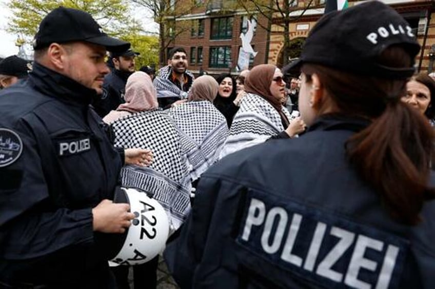 over 1000 protestors demand establishment of islamic state in germany