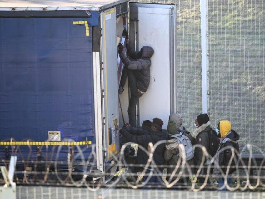 over 21000 illegal migrants entered britain undetected last year