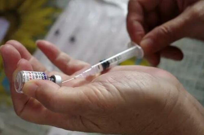 over 277000 vaccinated covid 19 cases hidden by cdc in 2021 newly obtained files show