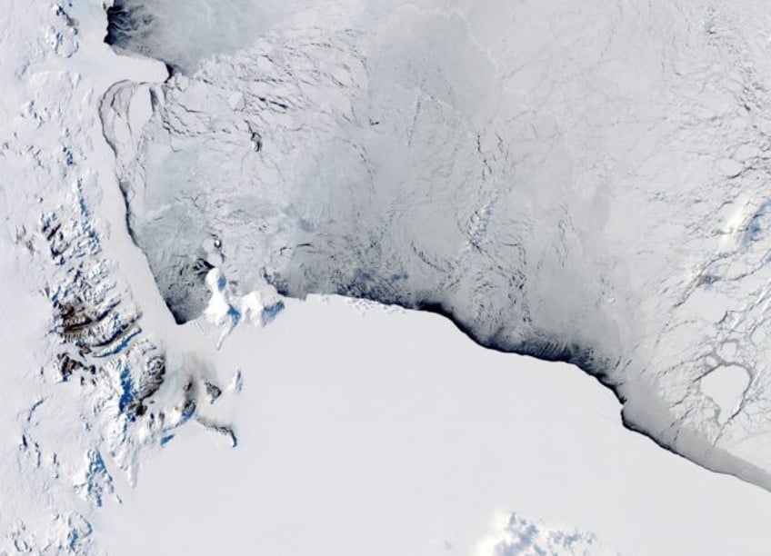 over 40 of antarcticas ice shelves lost mass in 25 years study