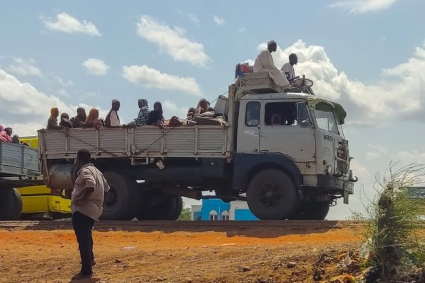 People fleeing fighting in Sinja, the capital of Sudan's southeastern Sennar state, arrive